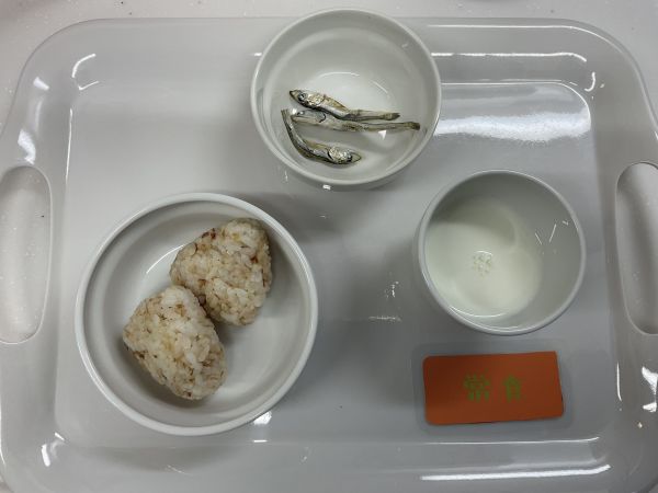 おかかおにぎりと食べる煮干し常食