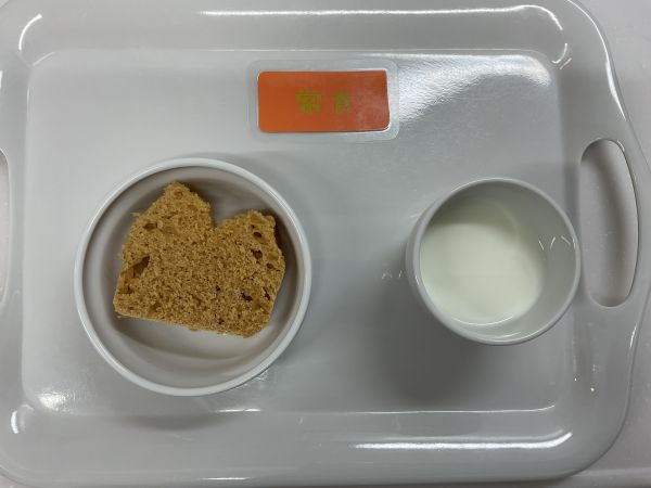 黒糖と味噌の蒸しパン牛乳