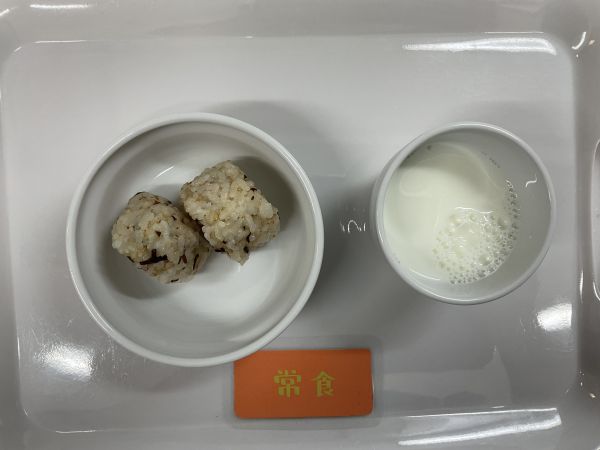 昆布とごまのおにぎり常食