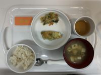 かれいの磯辺焼き今日は千歳台園の畑で採れた大根の葉をお味噌汁に使用しました。常食