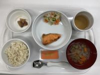 鮭のスタミナ焼き常食千歳台の畑で採れたナスをお汁に入れました🍆